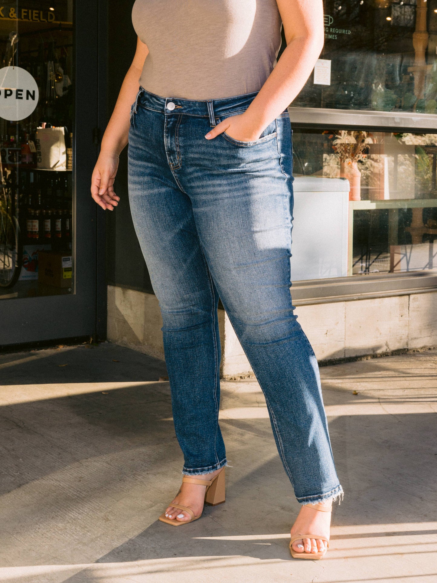PLUS SIZE MID RISE SLIM STRAIGHT JEANS LV1027-P