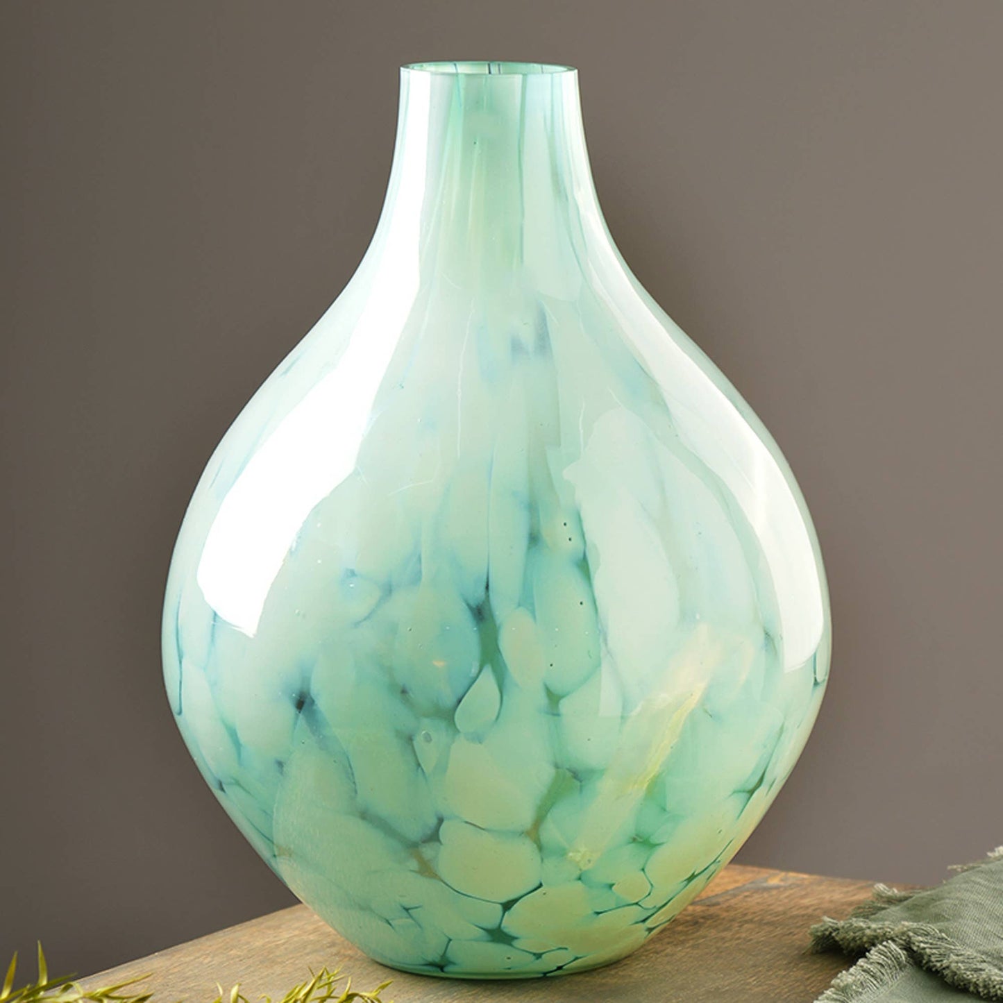 WHITE SPLUTTER GREEN GLASS ROUNDED VASE