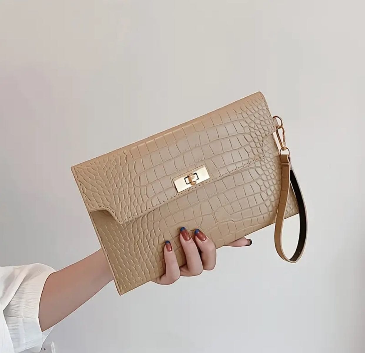 Elegant Crocodile Pattern Clutch