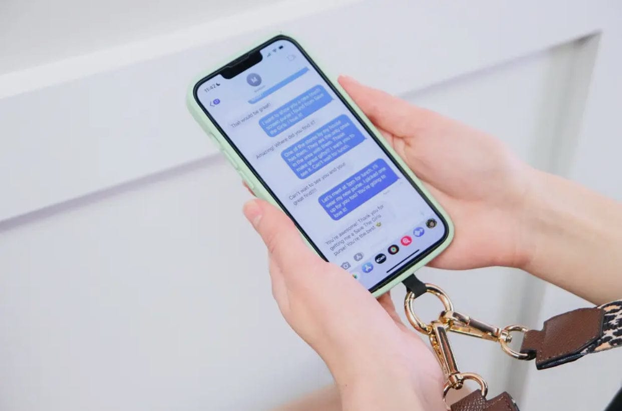 Clip & Go Crossbody Chain w/ Zippered Pouch