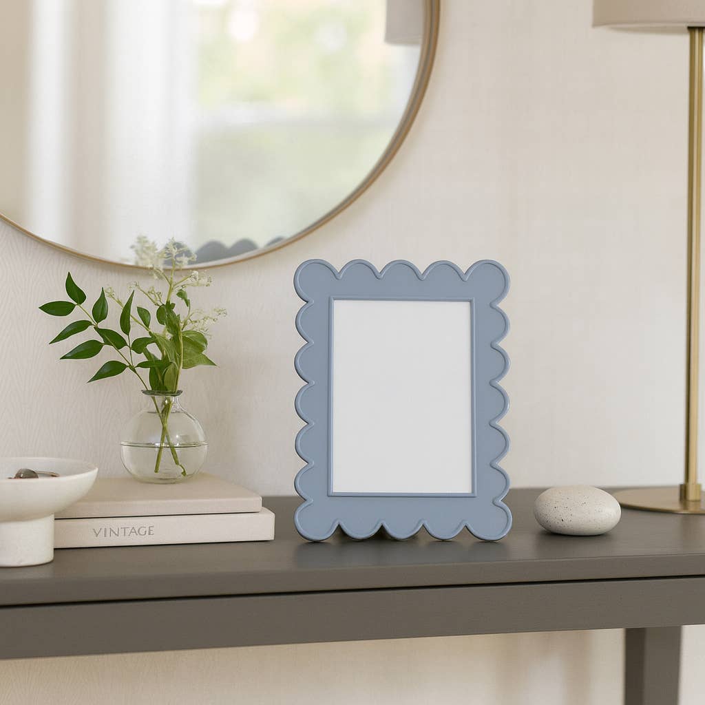 Photo Frame - Blue Resin/Glass Scallop Edge, 4x6 in.