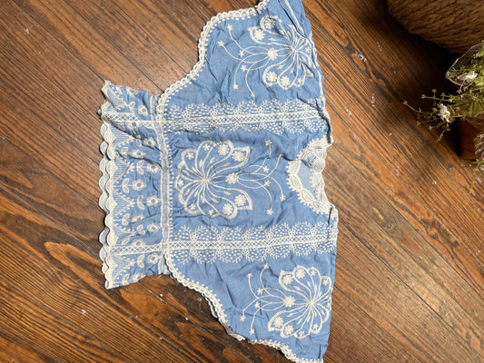Bl & Wh Floral Top