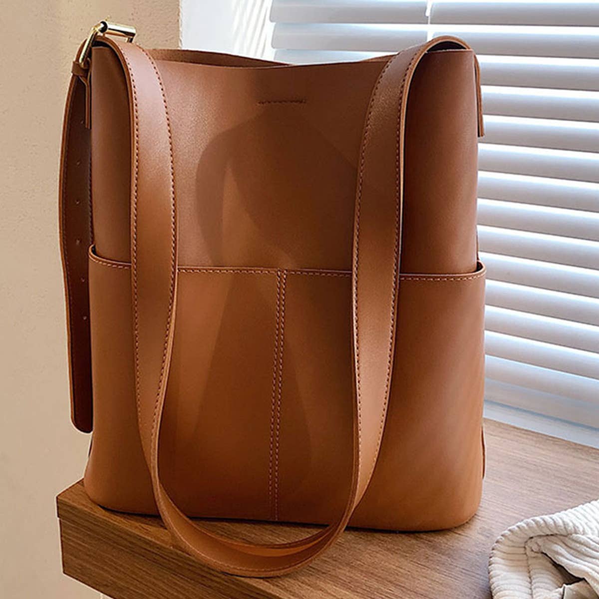 WOMEN LARGE-CAPACITY DESIGN SLUNG BUCKET BAG_CWAB0961