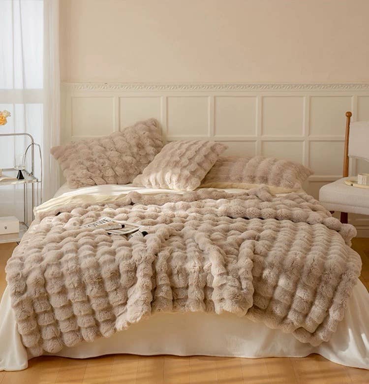 Luxury Soft Faux Rabbit Furry Throw Blankets Queen Size